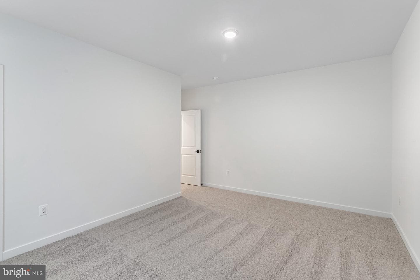 2079 Springvale Drive photo 31