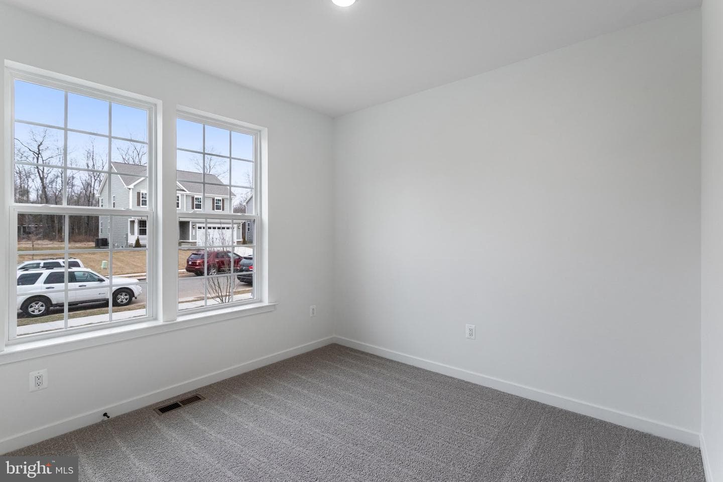 2079 Springvale Drive photo 5