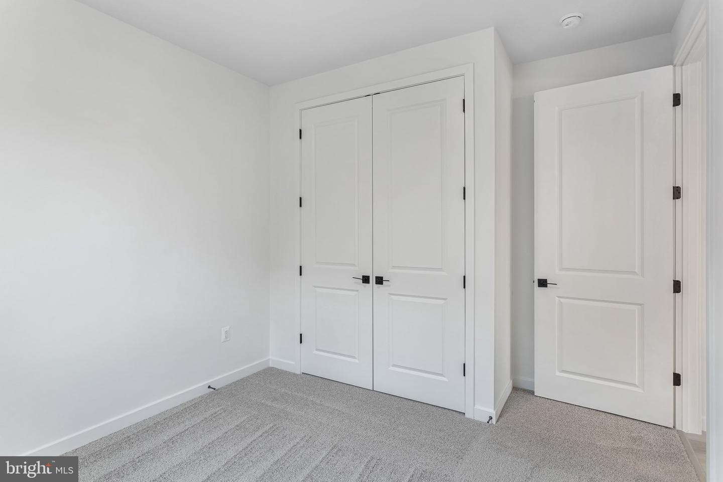 2079 Springvale Drive photo 9