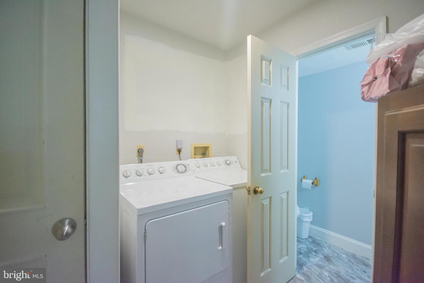 6867 Maplewood Drive photo 13