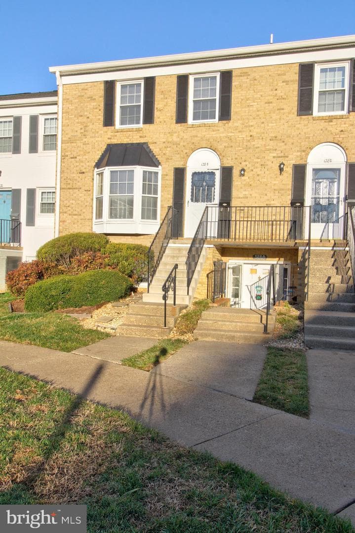 128 Fairfield Street #b