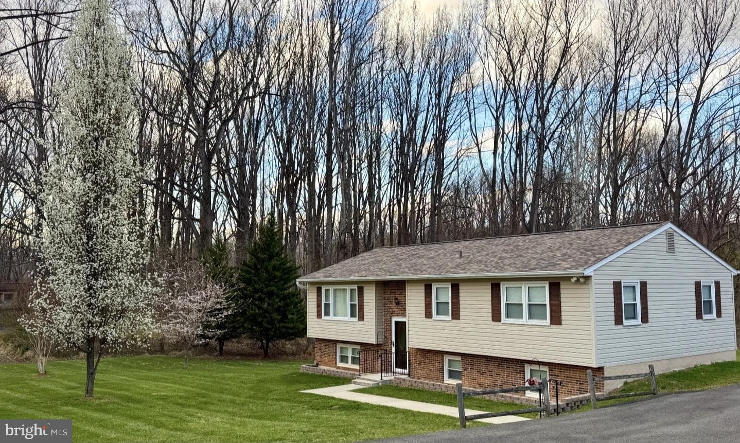 5632 Red Maple Court photo 2