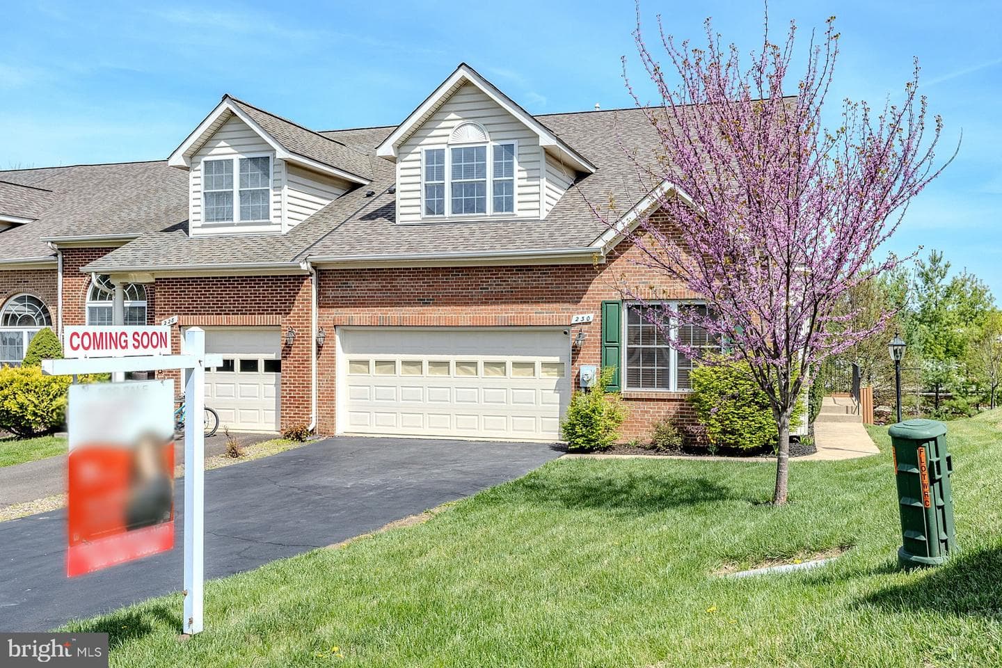 230 W Ridge Court photo 2
