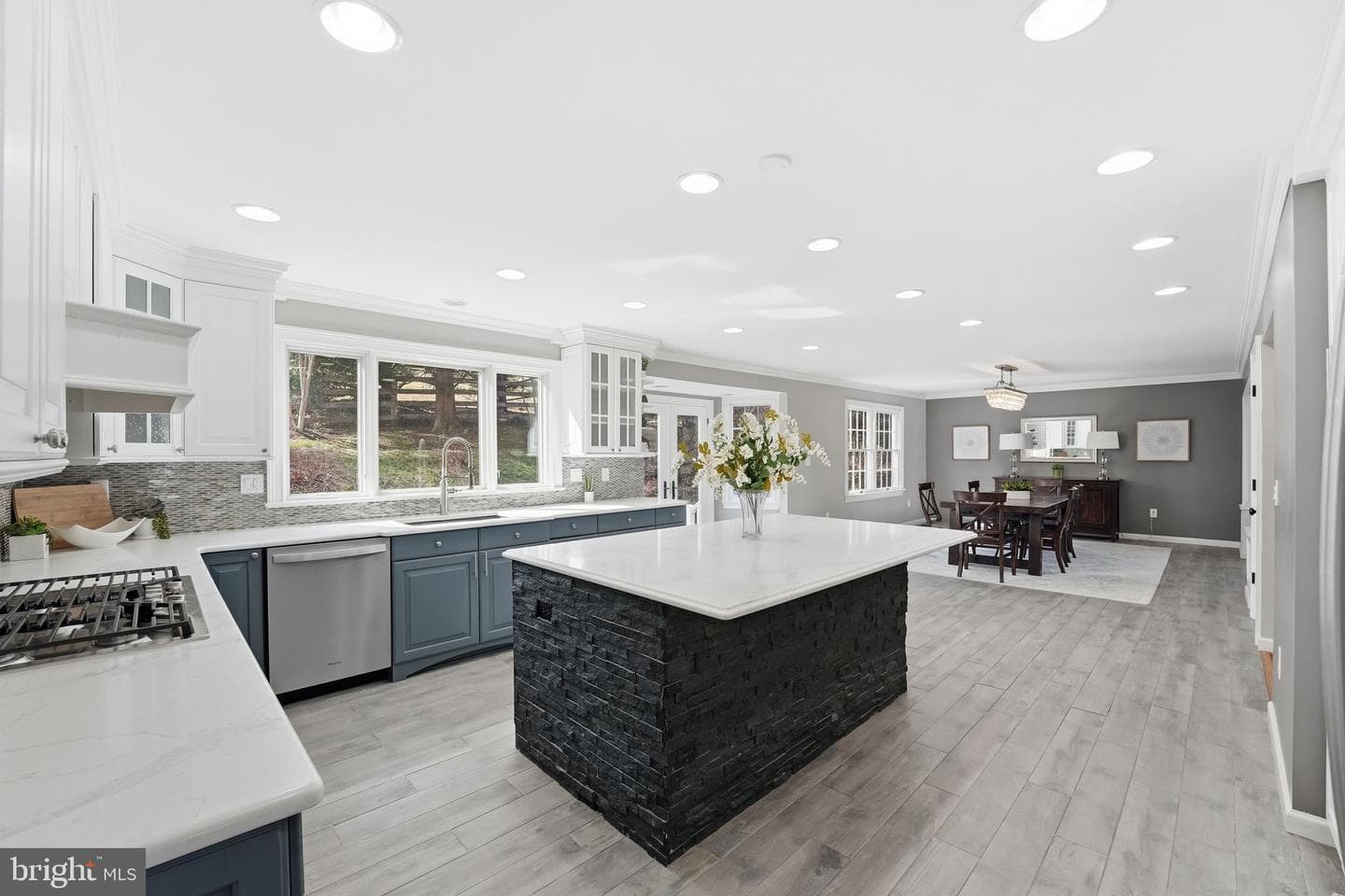 114 Erin Drive photo 3