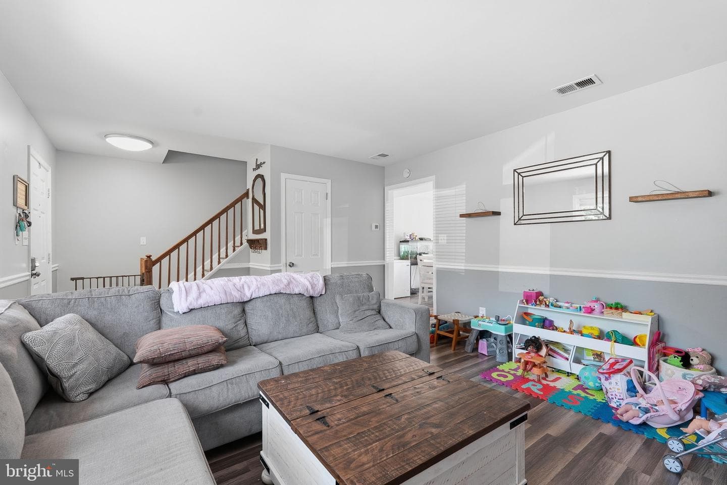 405 Forest Court photo 9