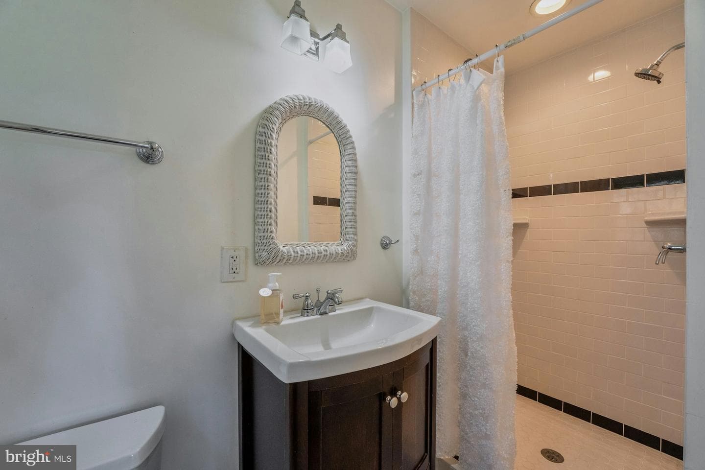 221 Mockingbird Lane photo 26