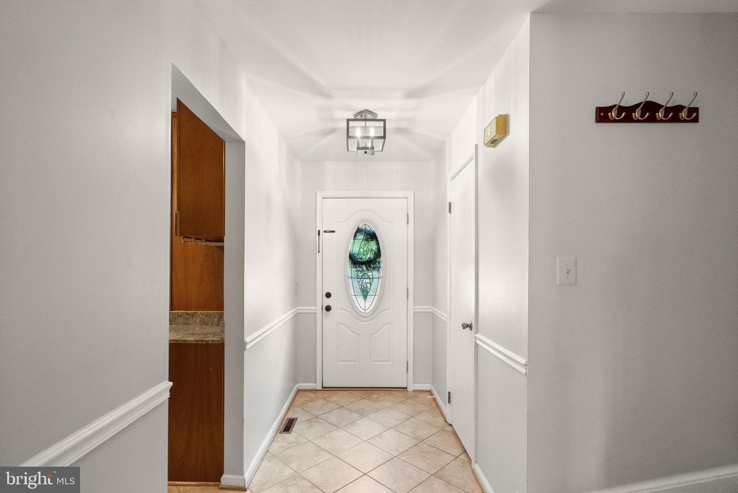 711 Acorn Court photo 4