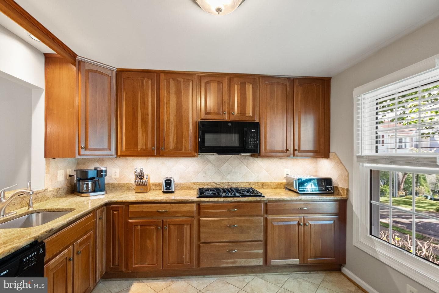 711 Acorn Court photo 5