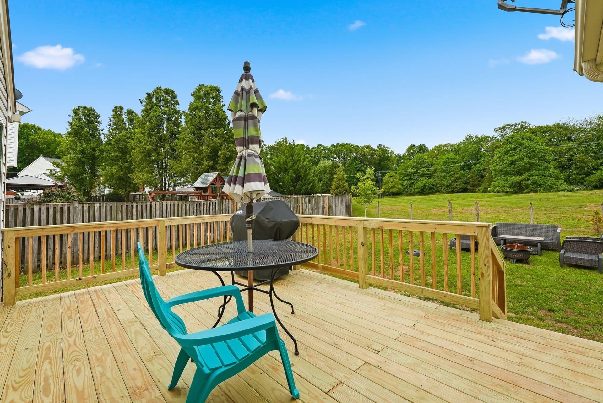 6686 Clarkes Meadow Drive photo 22