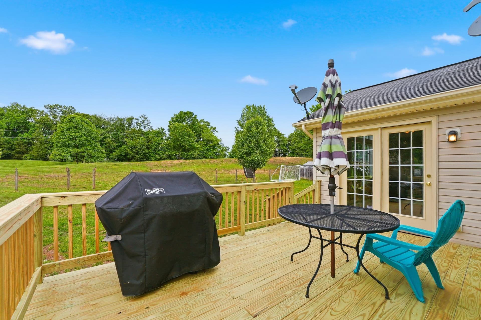 6686 Clarkes Meadow Drive photo 23
