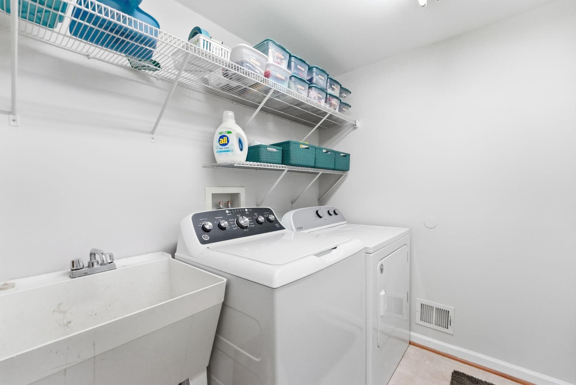 6686 Clarkes Meadow Drive photo 28