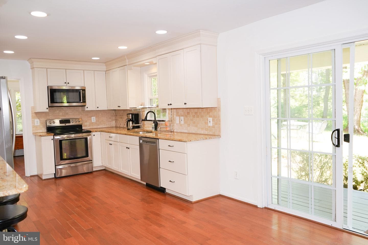 6990 Ivy Hill Drive photo 5