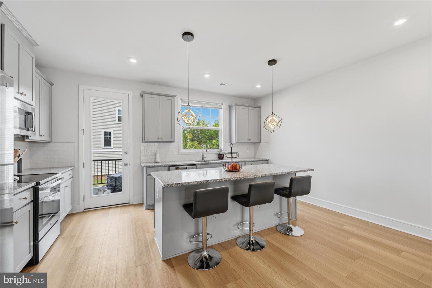 4256 Frost Street photo 7