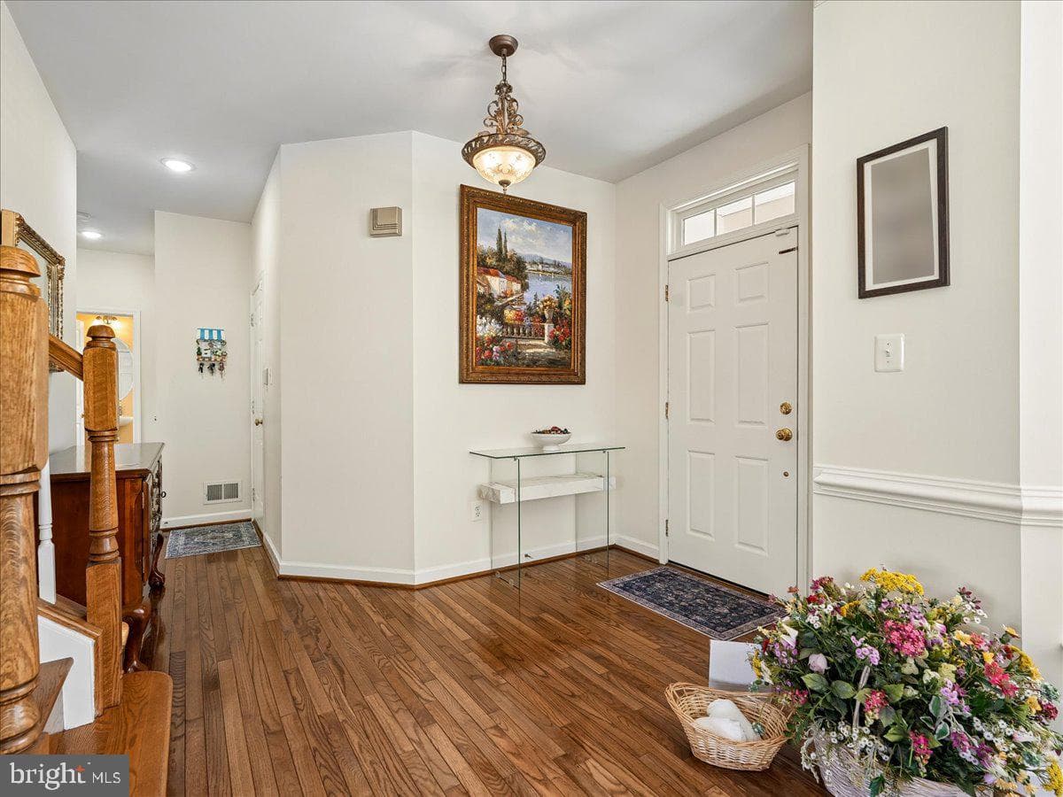 530 Estate Avenue photo 2