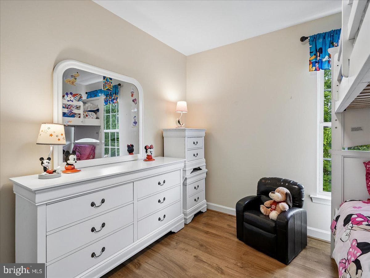 530 Estate Avenue photo 33
