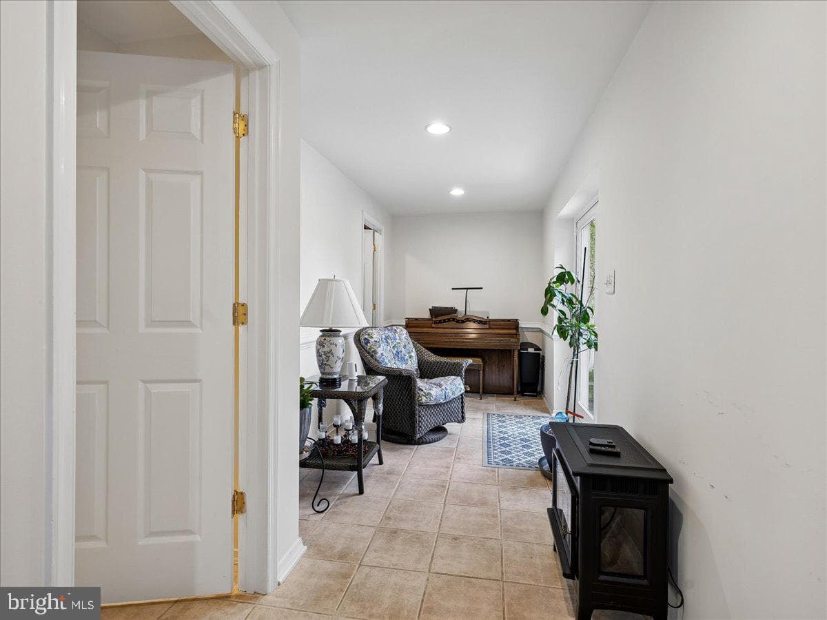 530 Estate Avenue photo 50