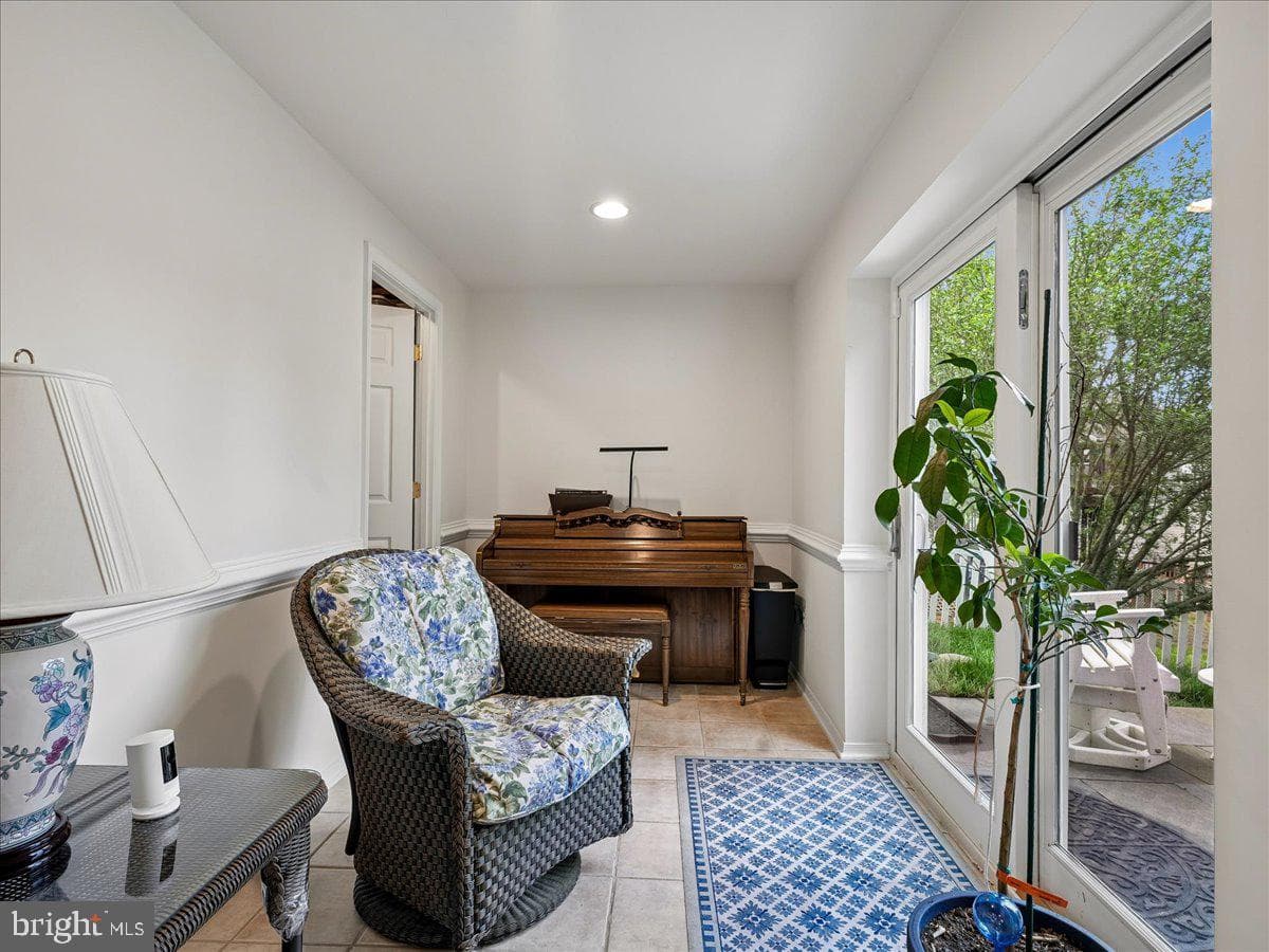 530 Estate Avenue photo 51