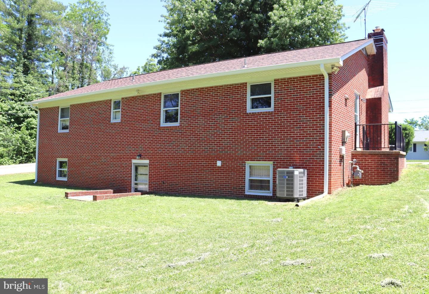 166 Elm Street photo 31