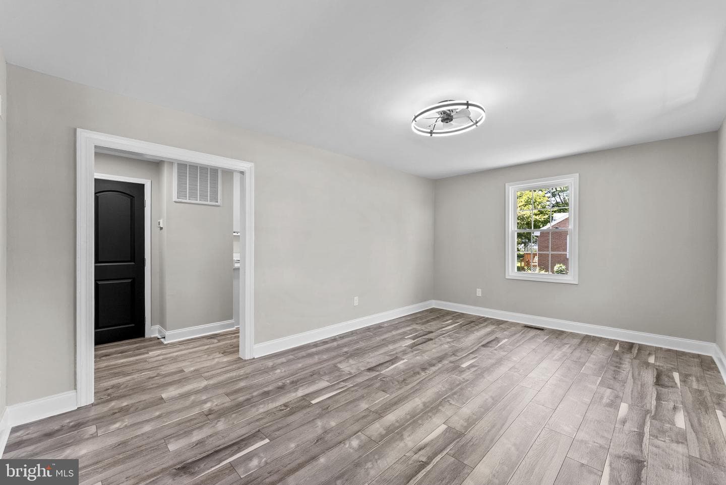 264 Monroe Street photo 6
