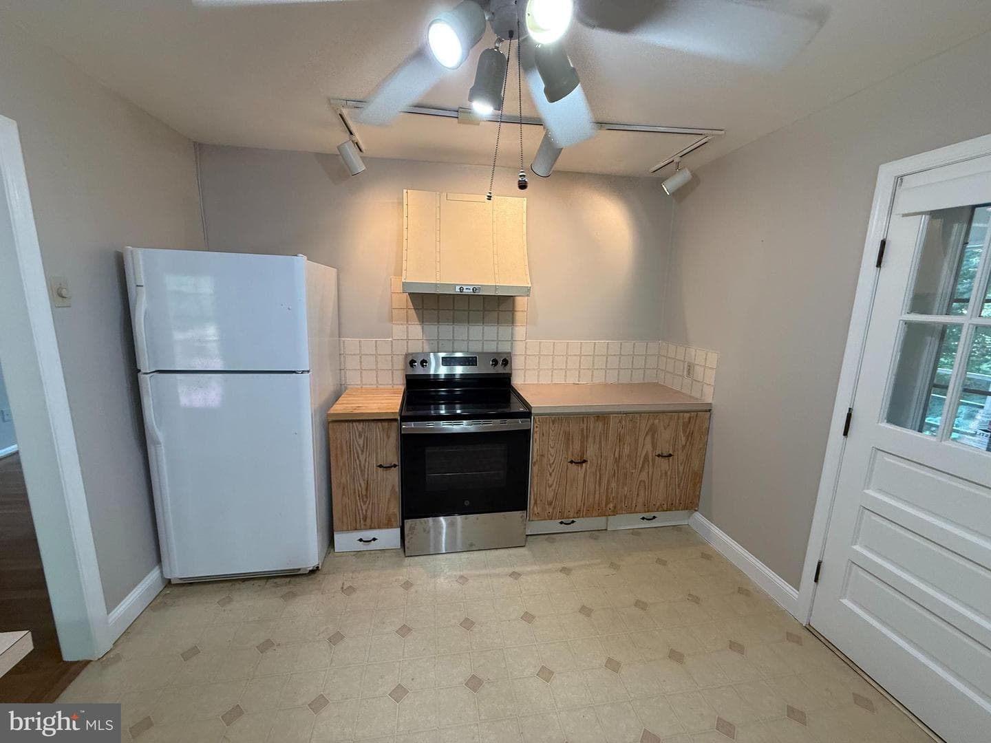 6633 Grays Mill Road photo 5