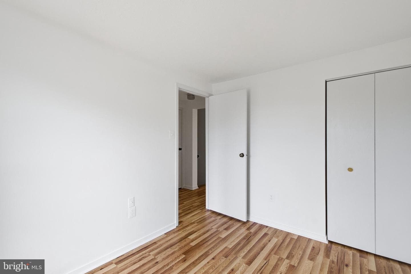 Oak Leaf Court photo 16