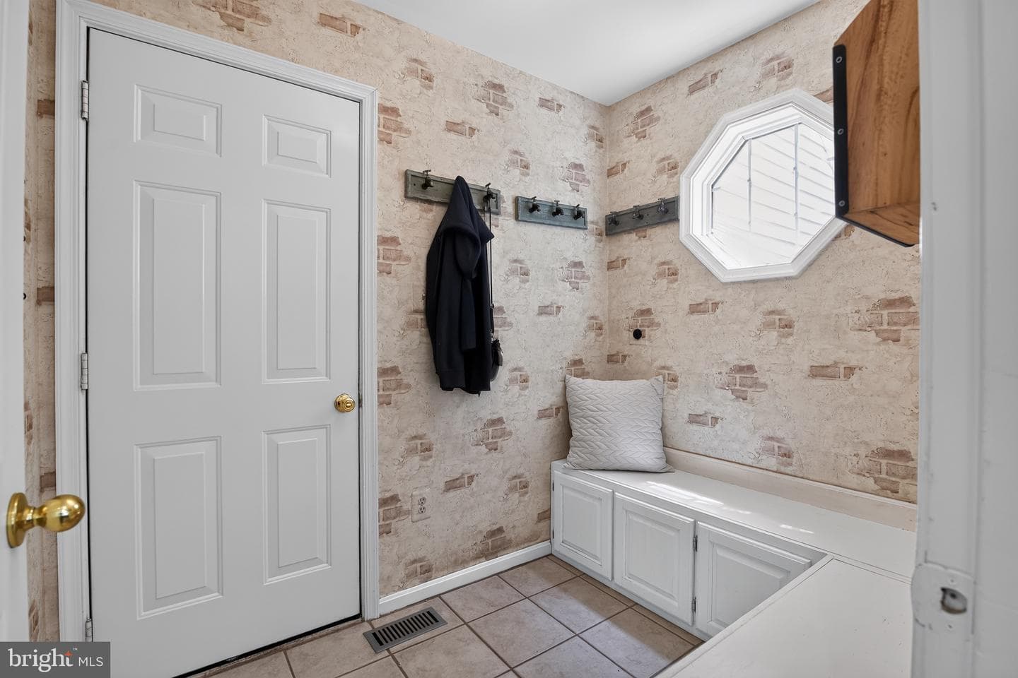 6404 Cotswold Way photo 14