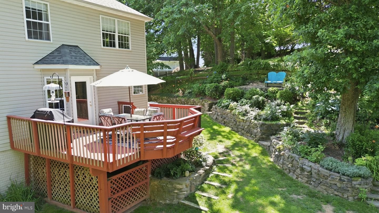6404 Cotswold Way photo 4