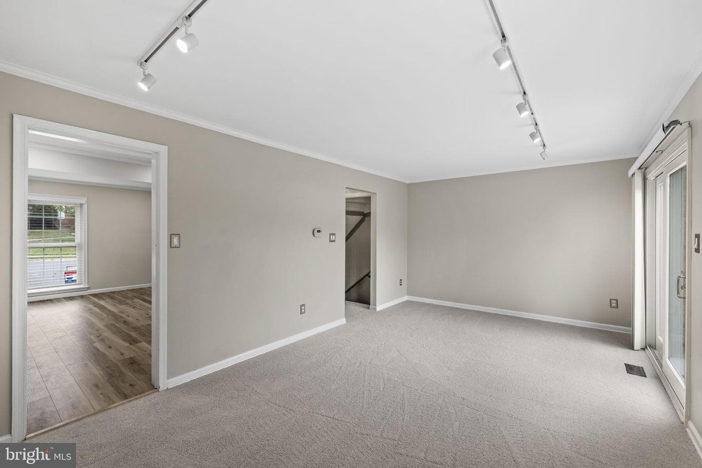 210 Leeds Court E photo 13