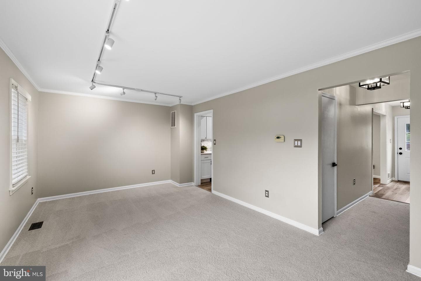 210 Leeds Court E photo 15