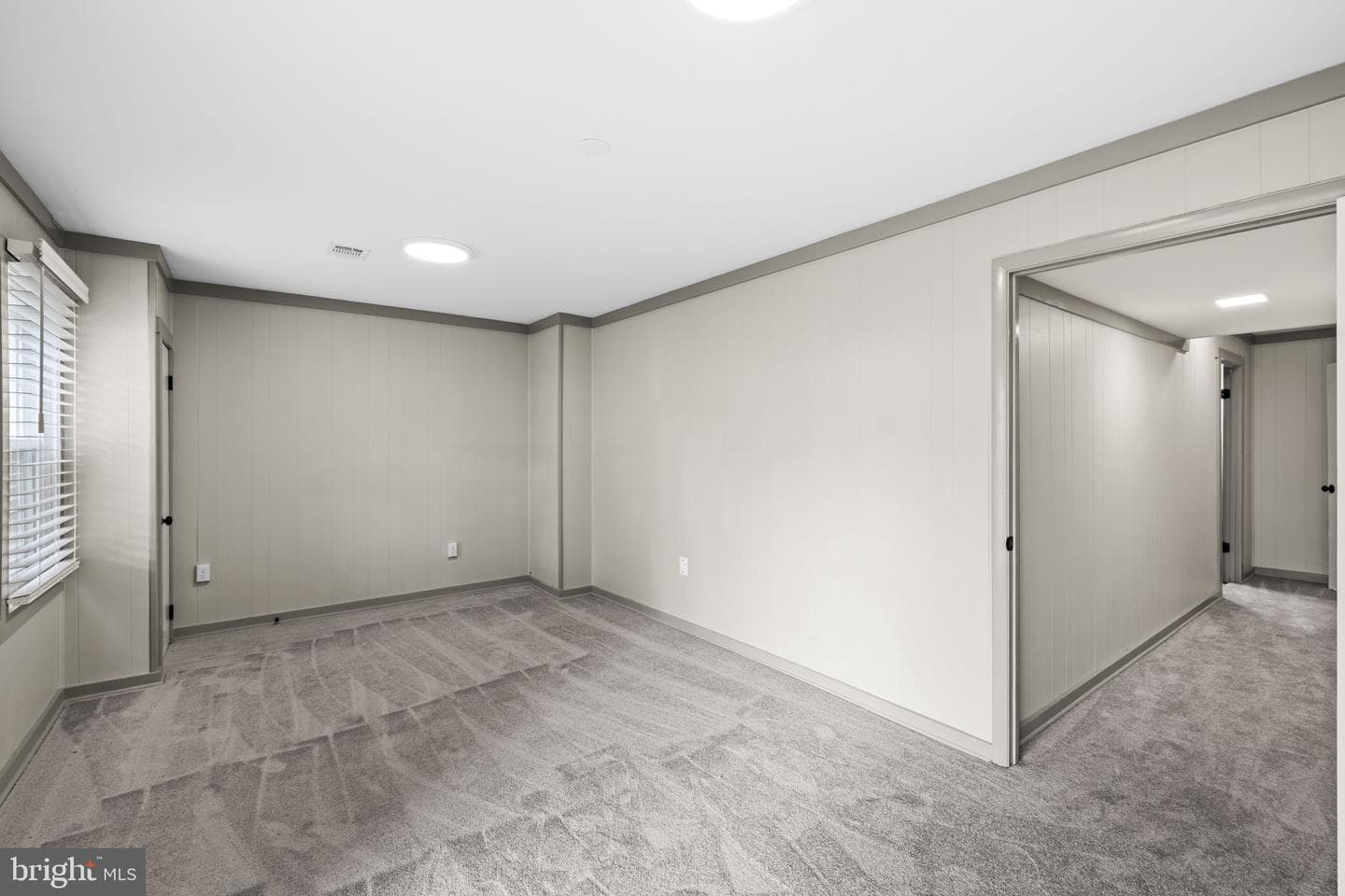 210 Leeds Court E photo 31