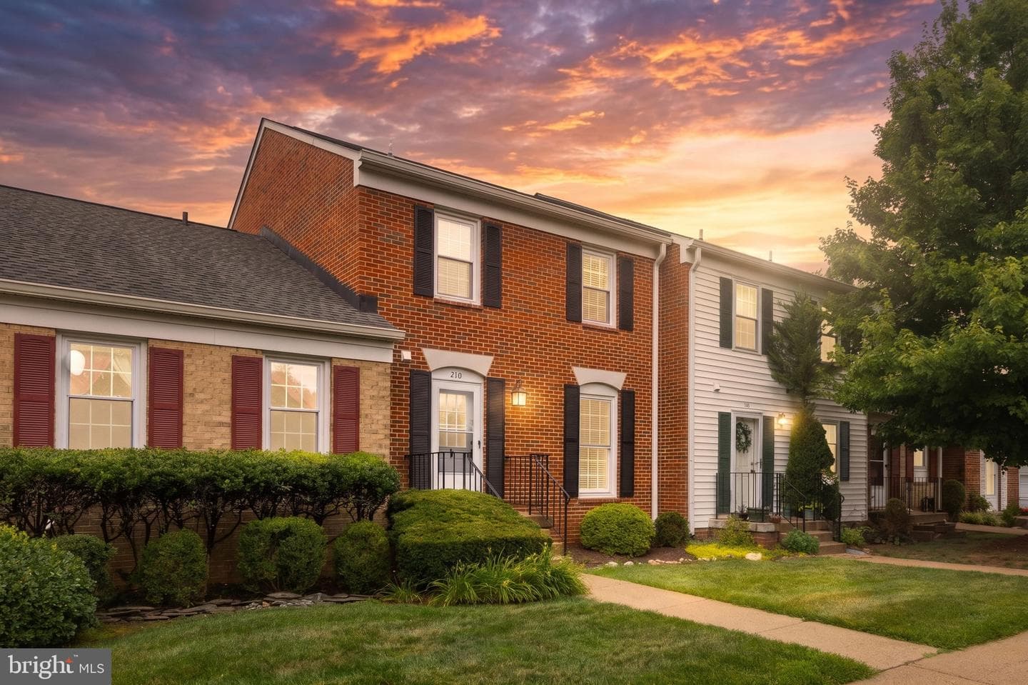 210 Leeds Court E photo 35