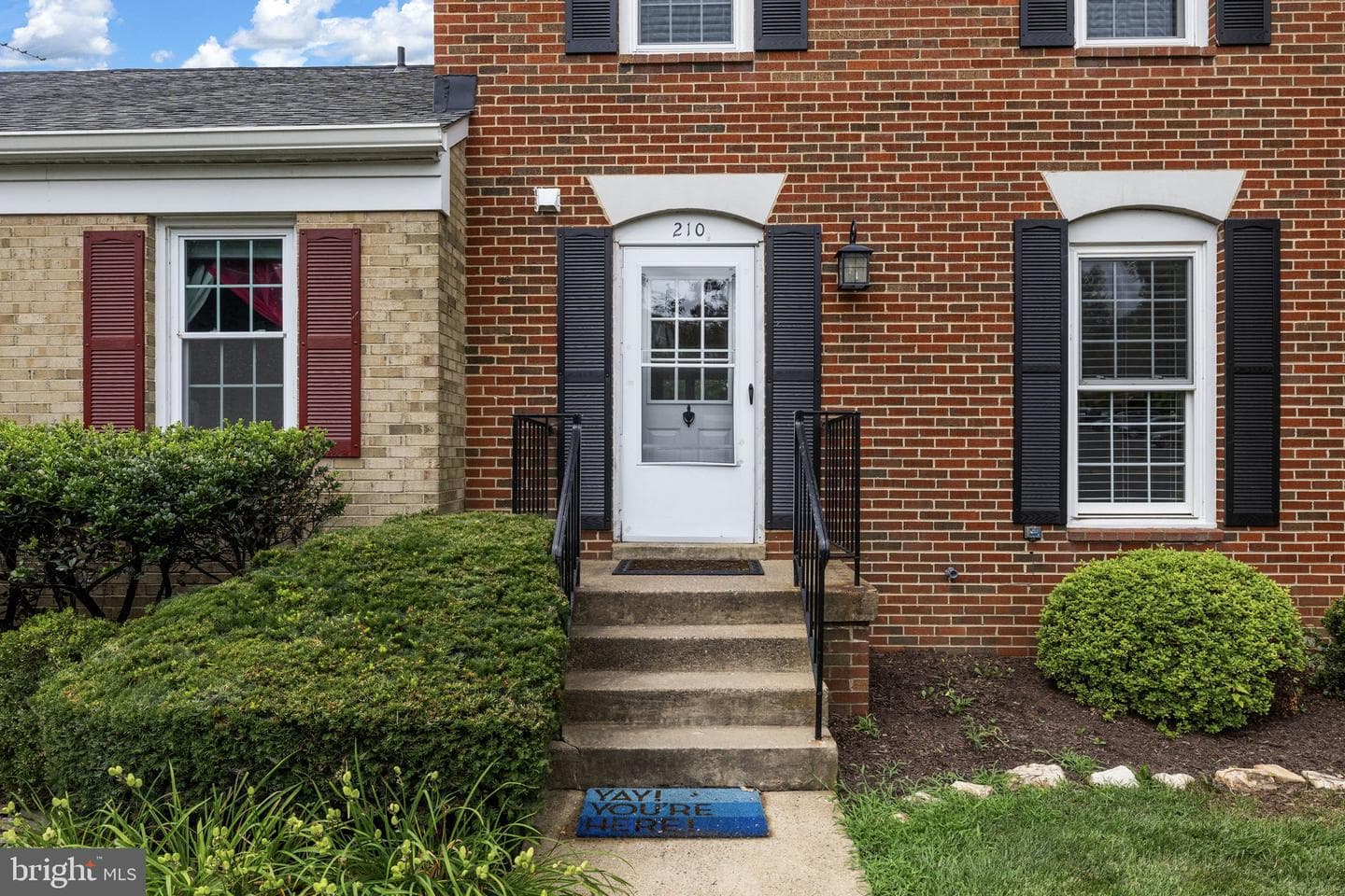 210 Leeds Court E photo 36