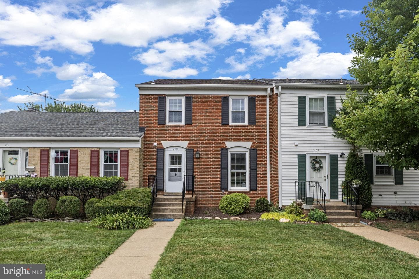 210 Leeds Court E photo 38