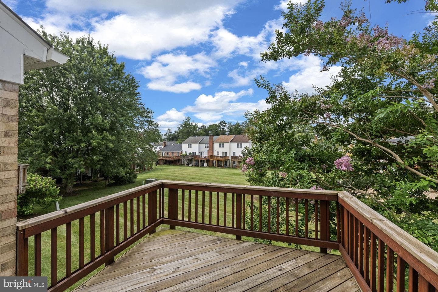 210 Leeds Court E photo 4