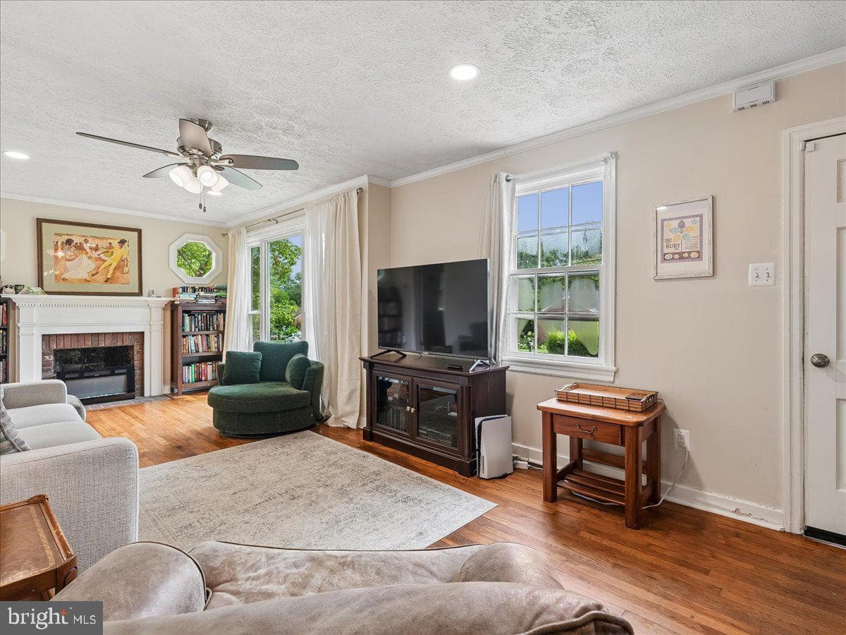 4247 Warren Street photo 4