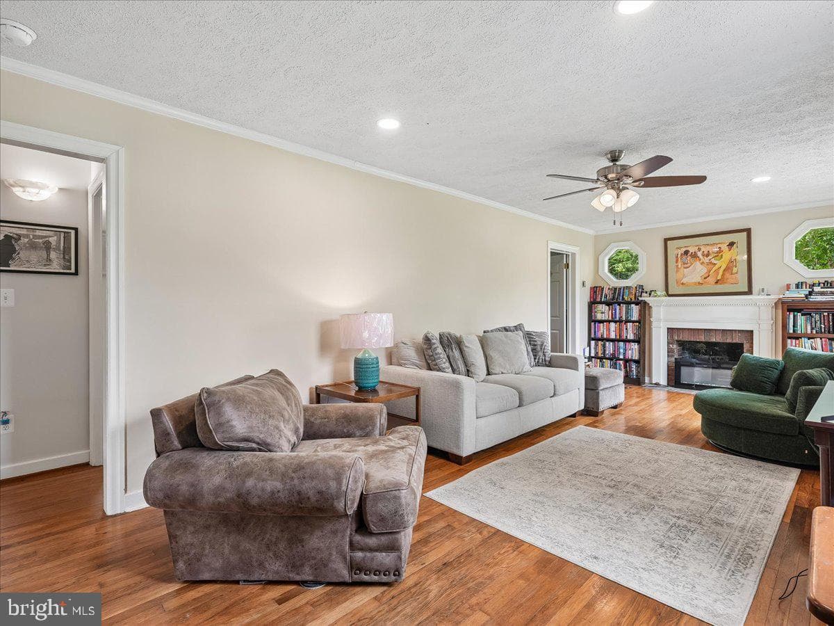 4247 Warren Street photo 5