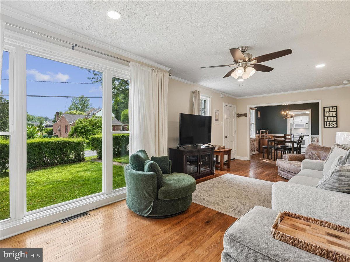 4247 Warren Street photo 6