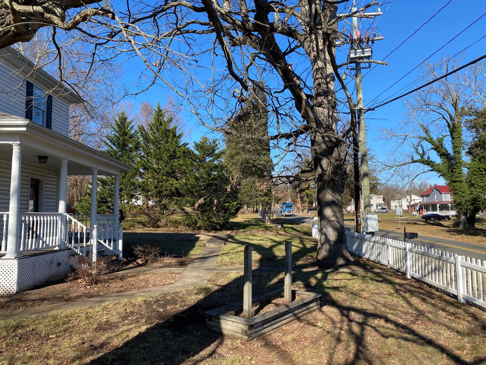 9292 Old Dumfries Rd photo 3