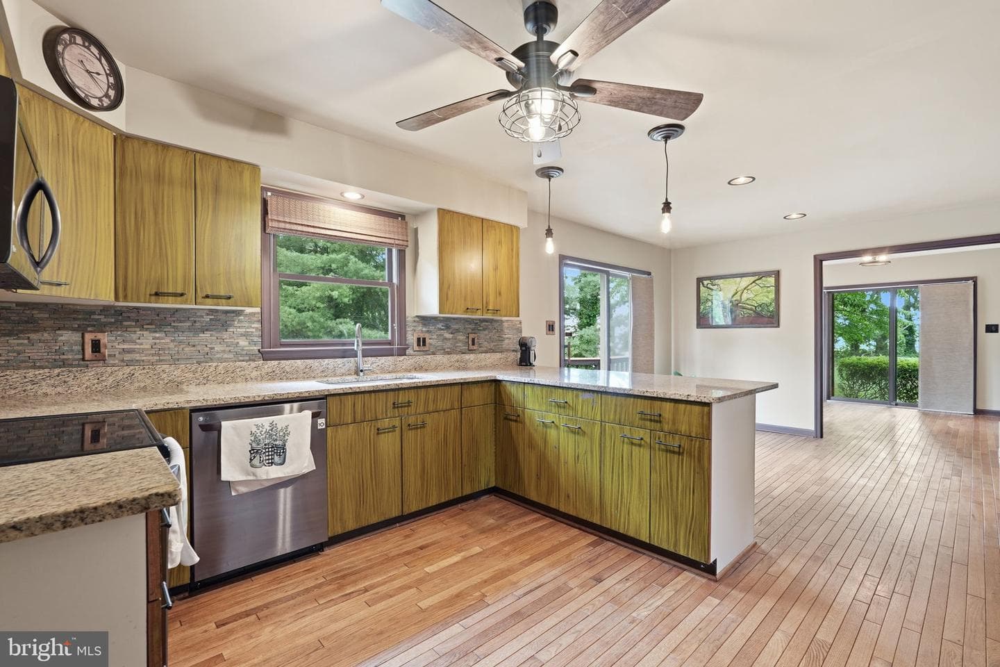 10414 Skyline Avenue photo 11