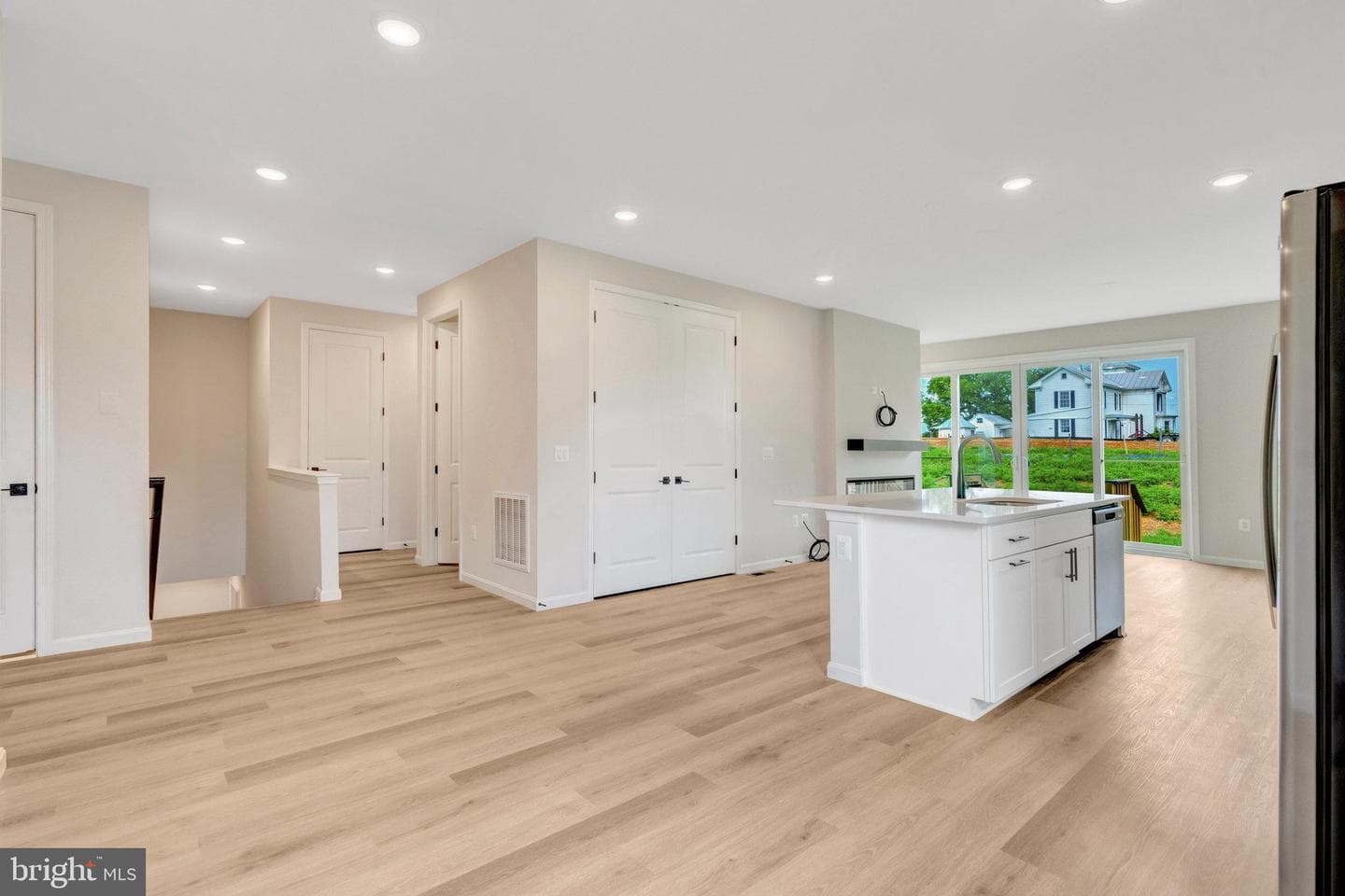 100 Midsummer Lane photo 13
