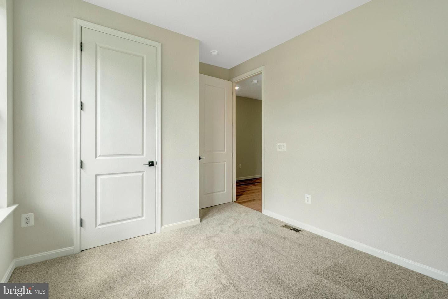 100 Midsummer Lane photo 9