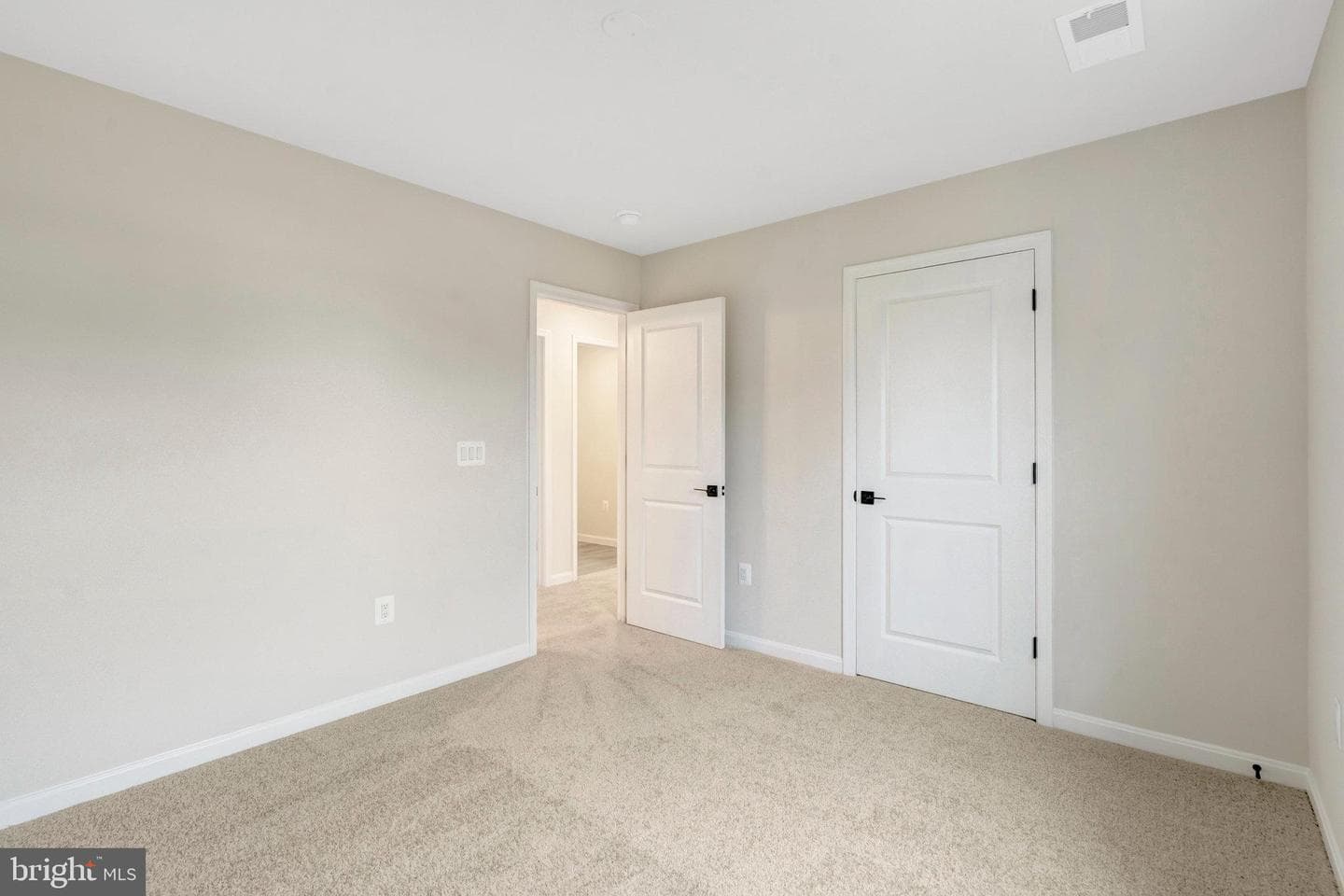 102 Midsummer Lane photo 28