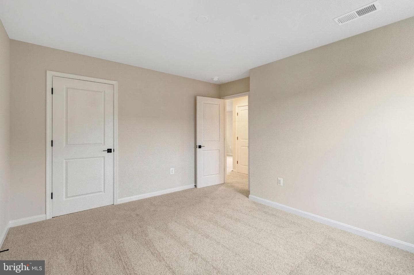 102 Midsummer Lane photo 32