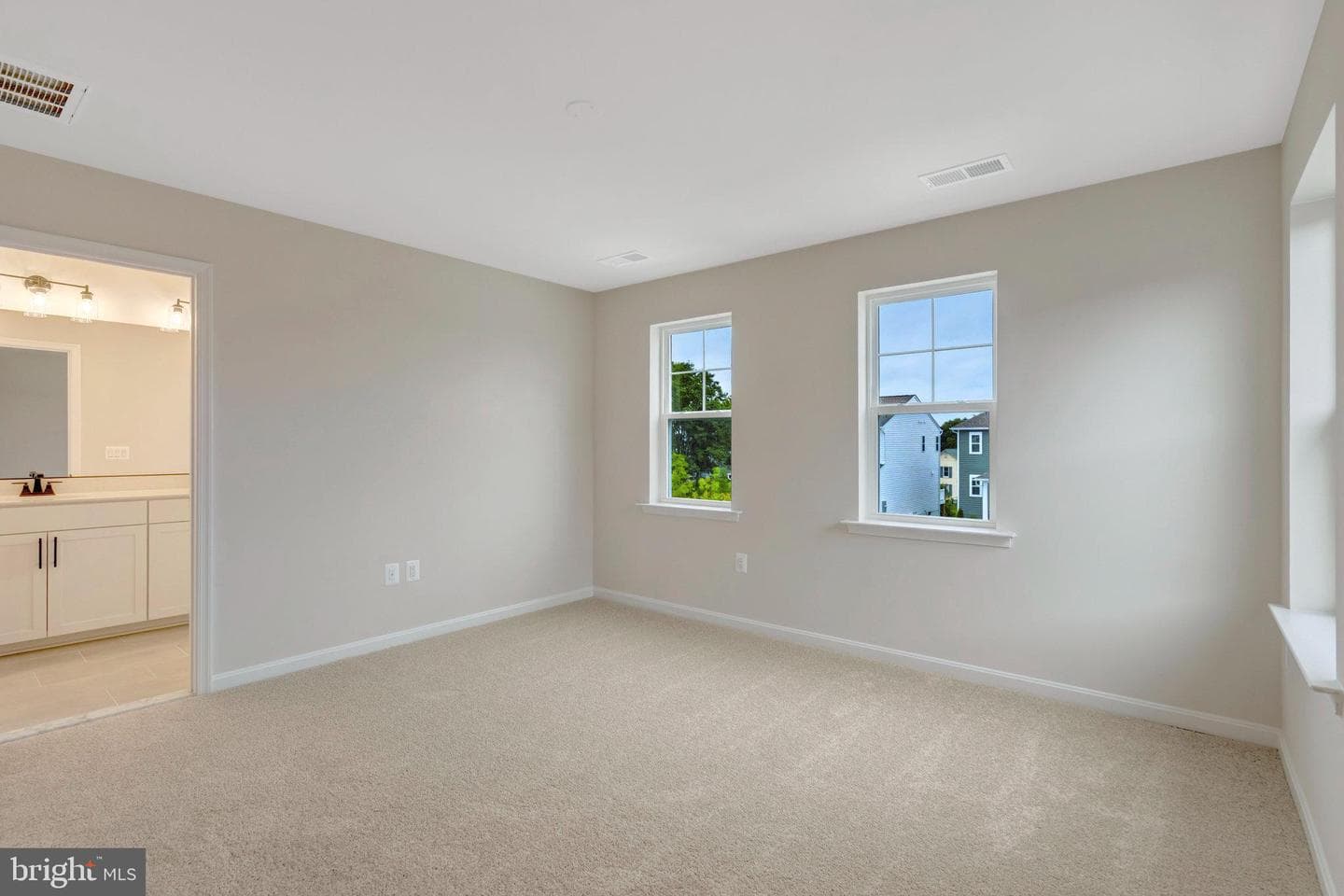 102 Midsummer Lane photo 34