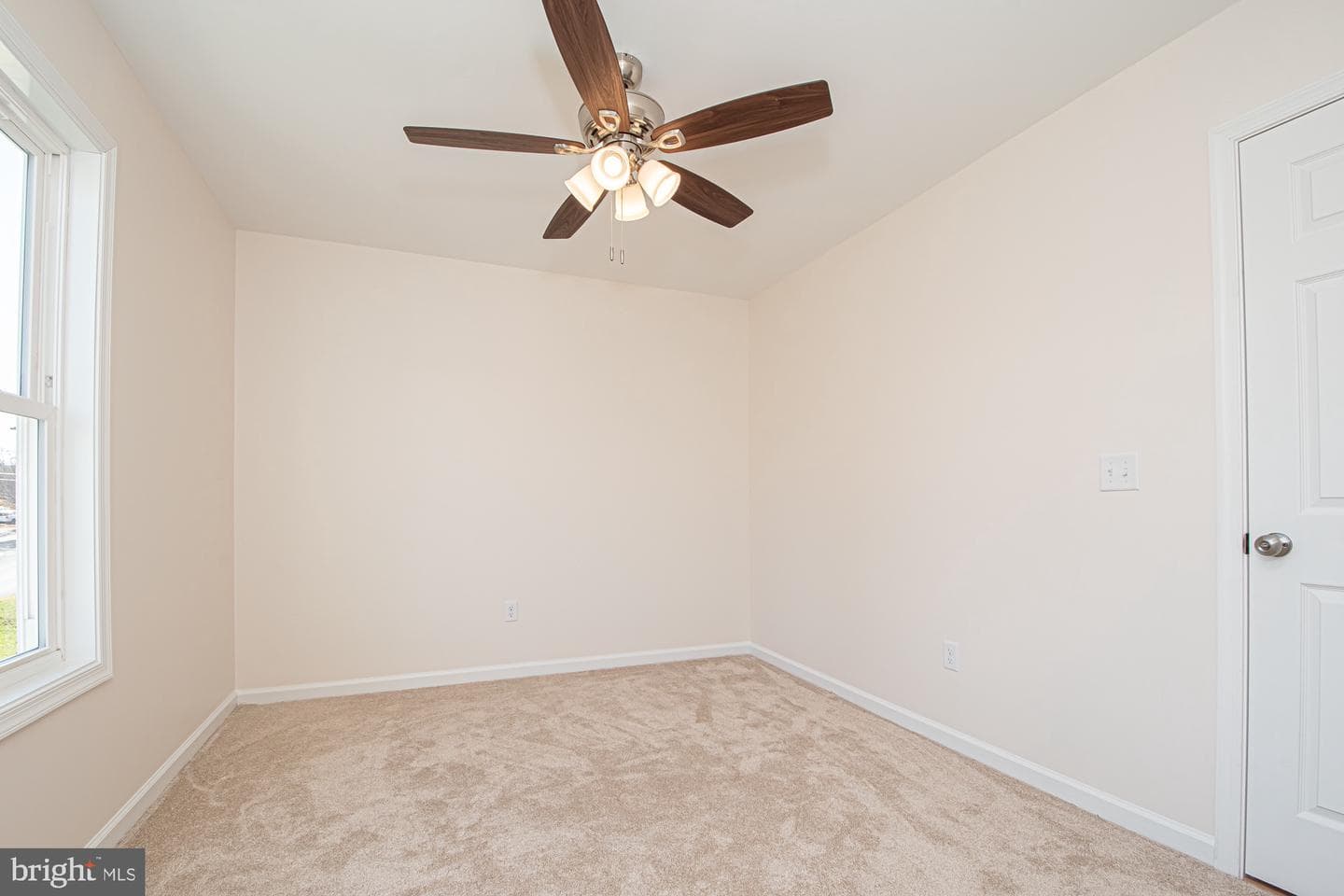 713 Ross St photo 35