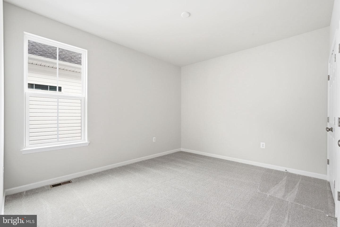 110 Lawford Way photo 12