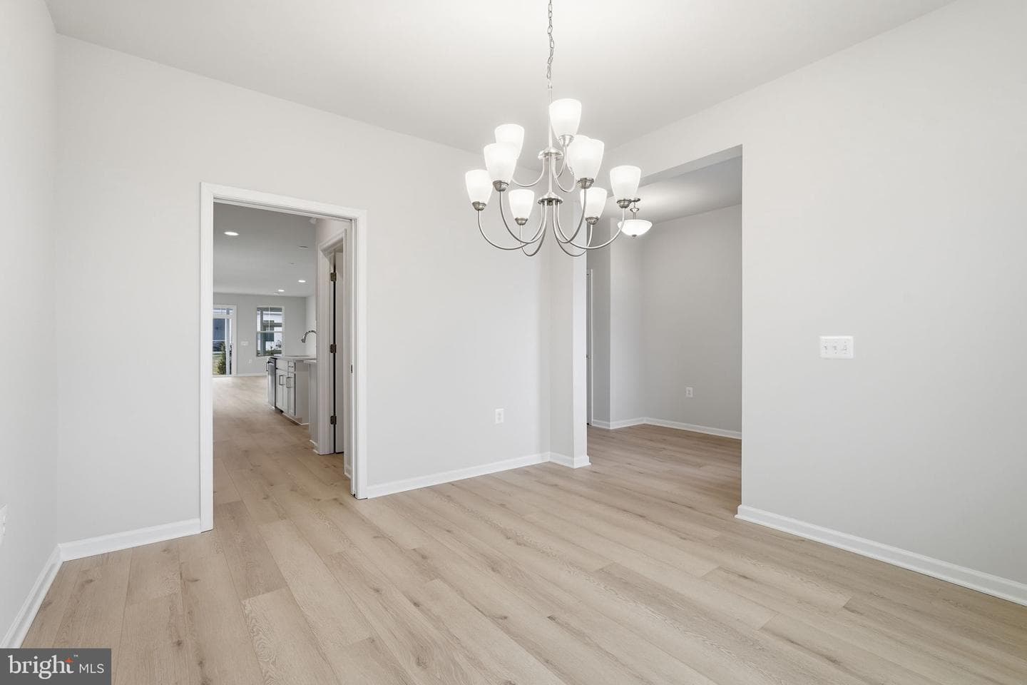 110 Lawford Way photo 3