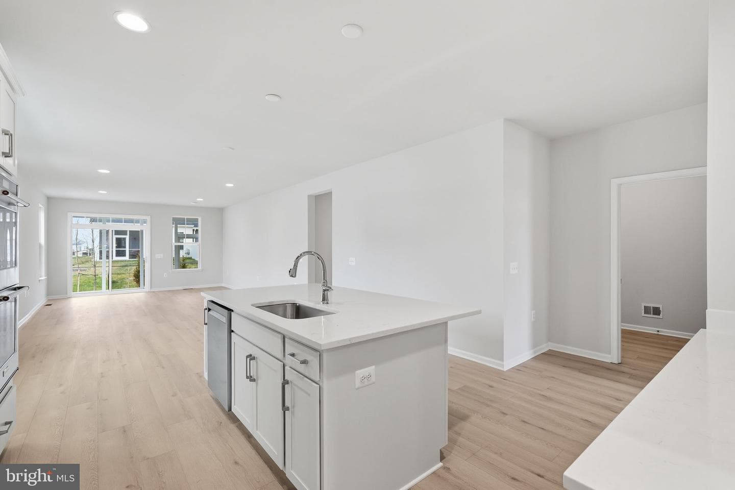 110 Lawford Way photo 4