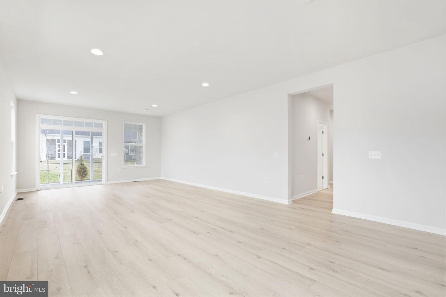 110 Lawford Way photo 8