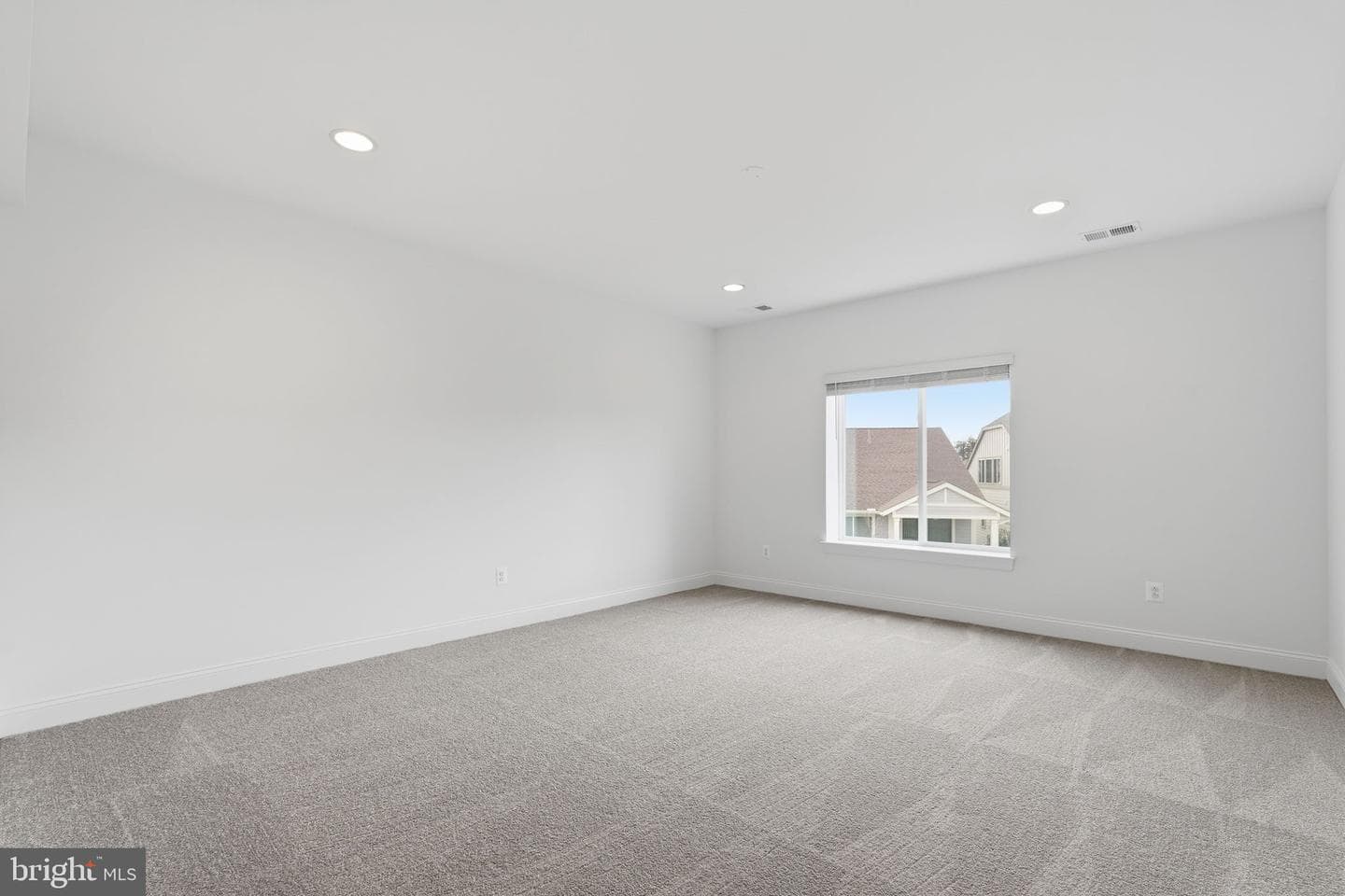 112 Betony Court photo 34